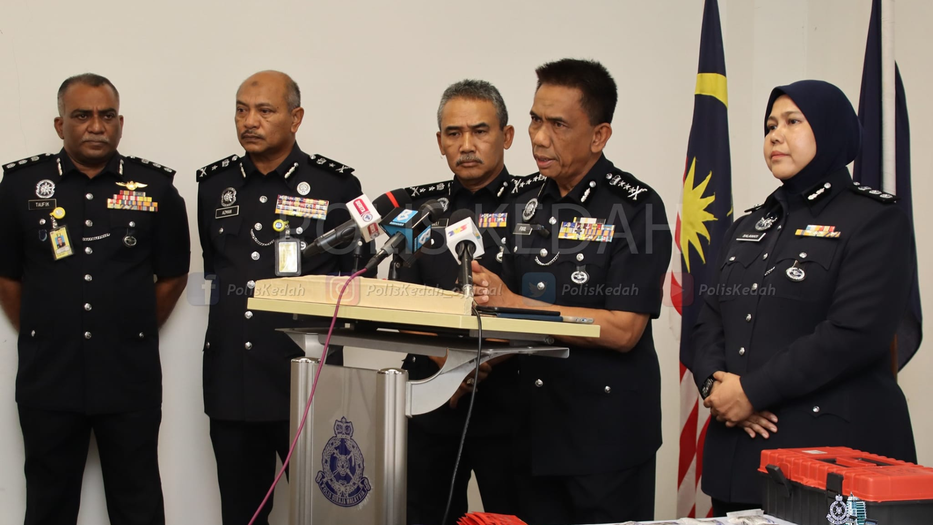 Lelaki Miliki Pistol Dan Edar Dadah Ditahan Malaysia Bangkit