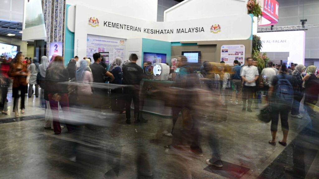 2TM: PM meriahkan suasana hari kedua program di KLCC