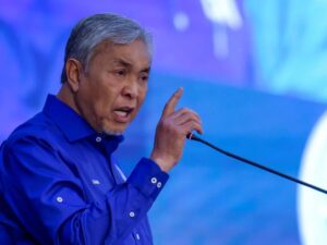 Usah tendang bola ke gawang sendiri, fokus PRU16 – Zahid