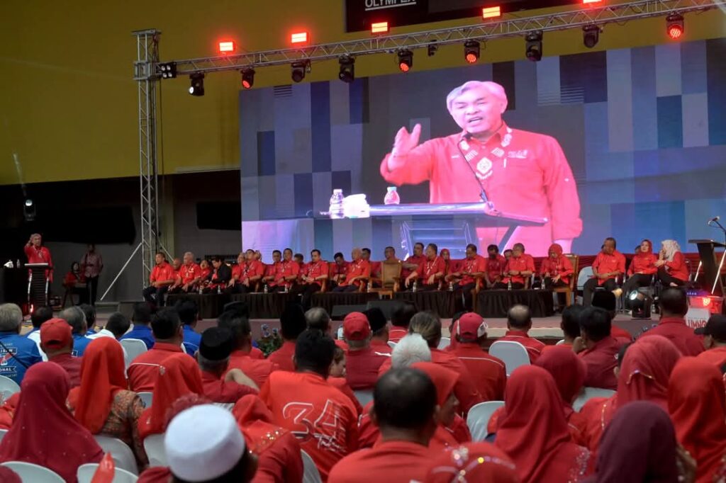 Ulasan | Hampir Lunyai Tetapi Bijak Sertai Kerajaan Perpaduan, Selamat Hari Lahir UMNO