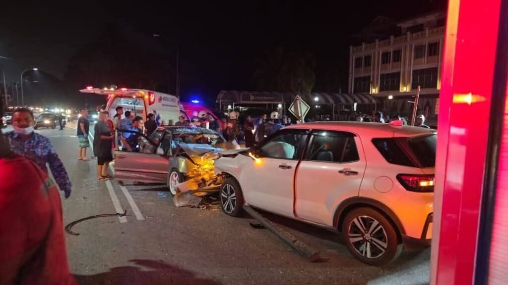 1 Parah, 4 Cedera Kemalangan Dua Kereta di Baling
