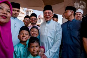 PM Bersama Ribuan Jemaah Tunai Solat Aidiladha di Masjid Putra