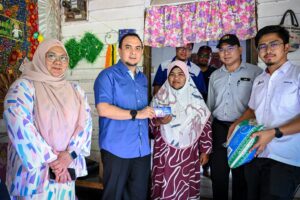 PM Sampai Sumbangan Kepada Ibu Tunggal Lapan Anak