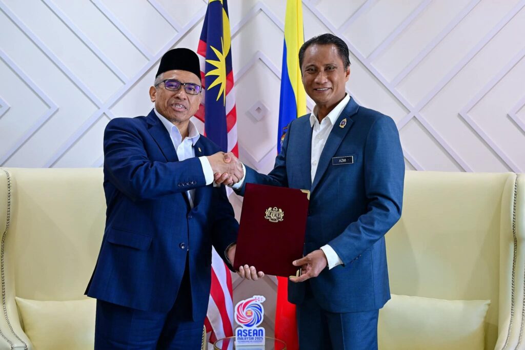 Dr Azmi Rohani Dilantik Datuk Pengelola Bijaya Diraja Mulai 1 Julai