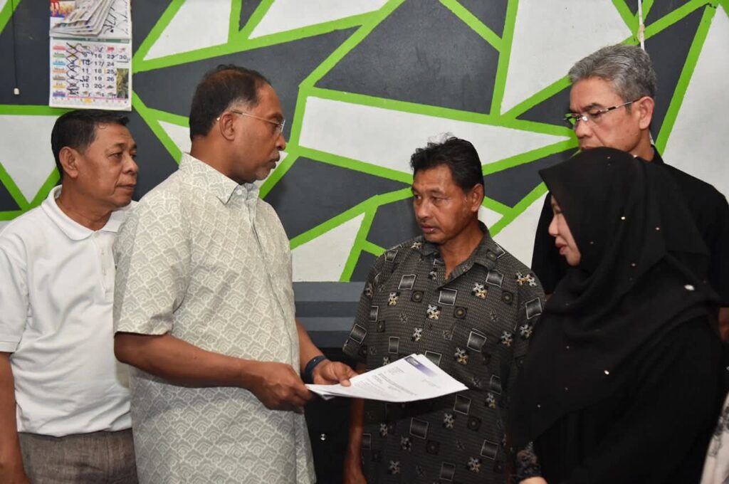 Kerajaan Salur RM10,000 Kepada Keluarga Mangsa Nahas Bas UPSI