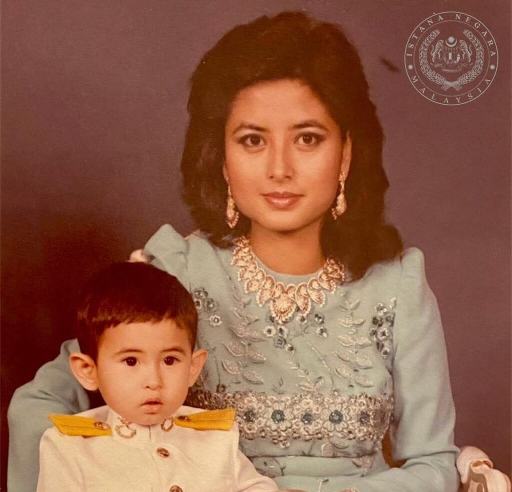 Nukilan Penuh Kasih Raja Permaisuri Agong: Kenangan Manis Sempena Ulang Tahun Tunku Ismail