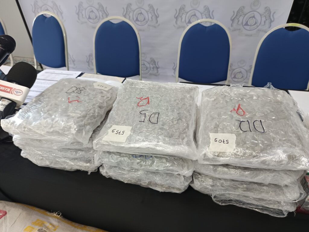 Kastam KLIA gagalkan cubaan seludup ganja dan rokok bernilai lebih RM6 juta