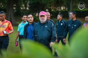 Agong Jalan Kaki Tinjau Sekitar Istana Besar Johor Bersama MB