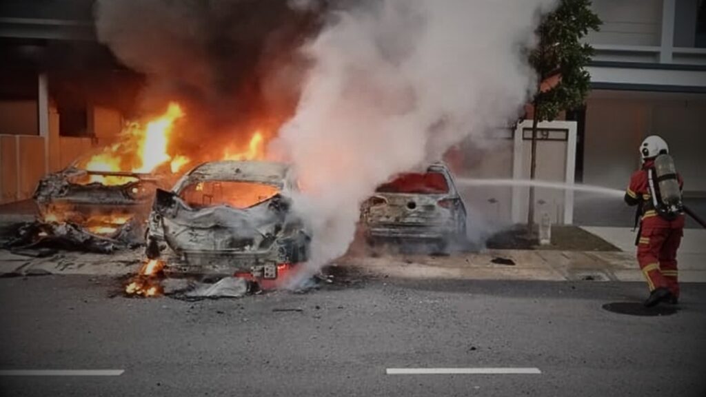 Disyaki Angkara Khianat, 5 Kereta Mewah Hangus Terbakar