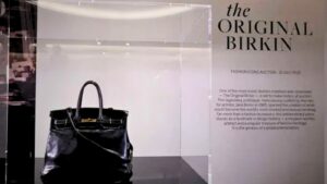 Beg tangan pertama Birkin dilelong RM42 juta