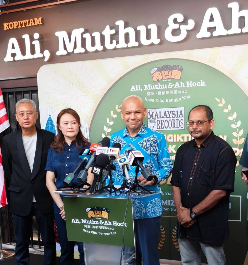 Kopitiam Ali, Muthu & Ah Hock Cipta Rekod Jualan Nasi Lemak