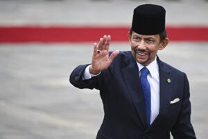 Sultan Brunei Ke Malaysia Sempena Mesyuarat Pemimpin ASEAN Ke-26