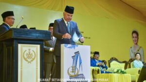 Sultan Nazrin Berkenan Rasmi Menara Air Perak