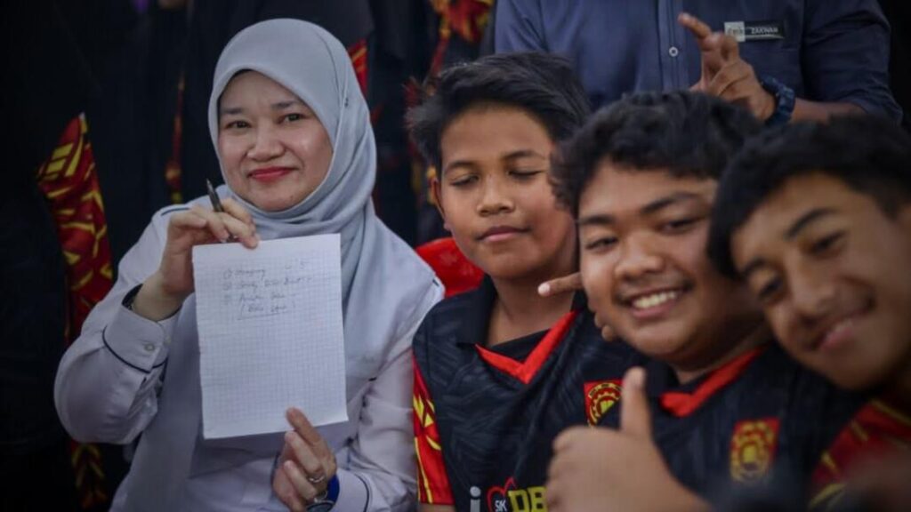 Fadhlina hadiahkan insentif khas sekolah capai tahap sifar buli