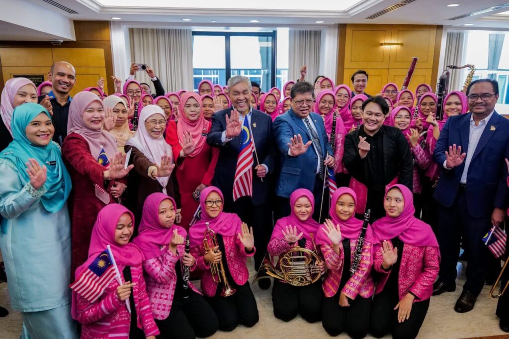 Zahid seru rakyat kibar Jalur Gemilang, semarak semangat cinta tanah air