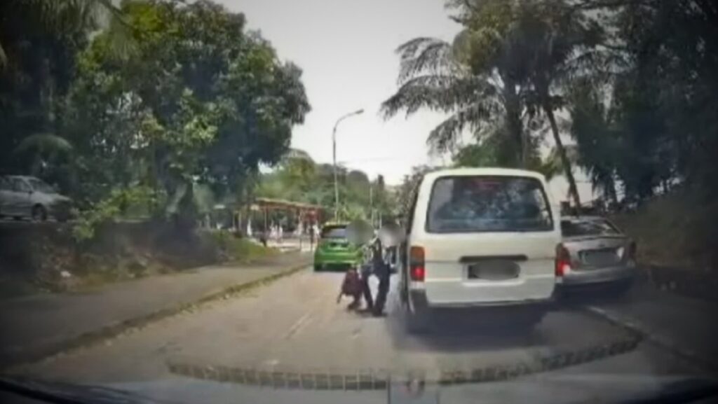 Polis tahan pemandu van ambil pelajar sekolah dalam keadaan bahaya