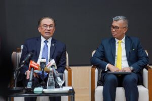Isu keahlian Tengku Zafrul: Anwar rujuk Setiausaha Agung PKR