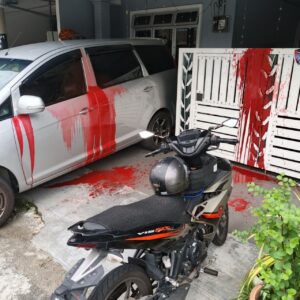 Gara-gara pinjam Along, 10 rumah jiran lain kena simbah cat merah