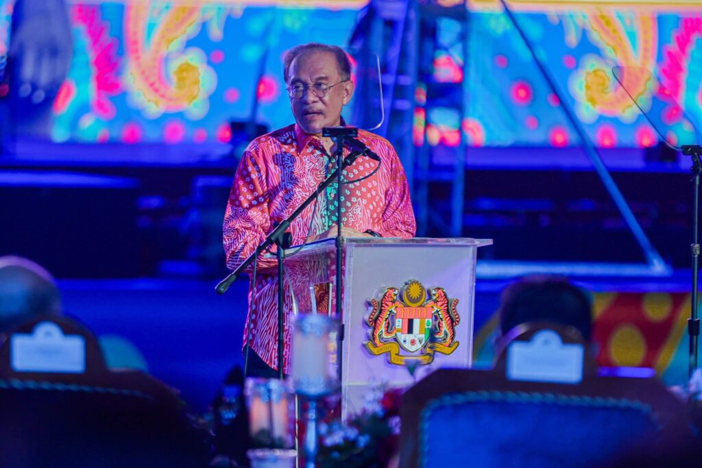 Sejarah Malaysia Tidak Wajar Ditentu Dakyah Barat – Anwar