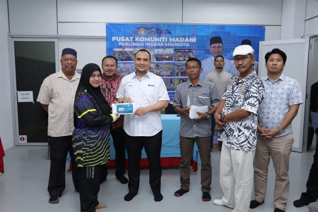 PM Hulur Sumbangan Tunai Kepada Mangsa Ribut Balok