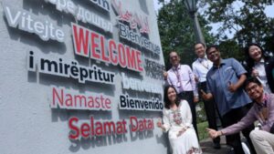 Bahasa Tamil, Iban Dan Kadazan Kini Dipapar Di ‘Welcome Wall’ Menara KL