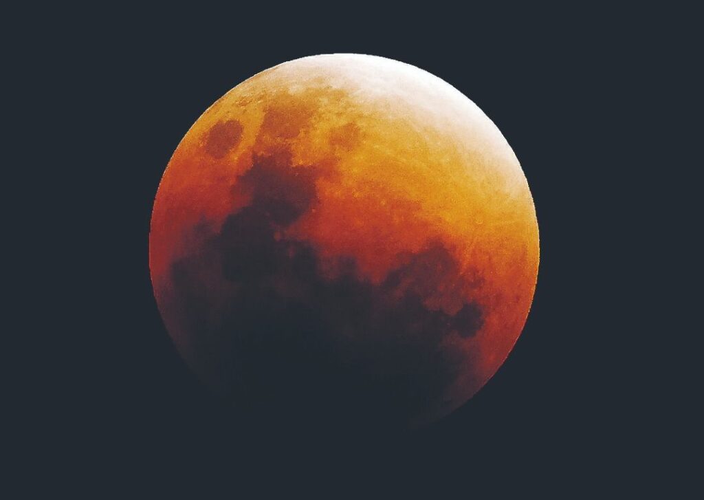 Fenomena ‘Blood Moon’ Hiasi Langit Malaysia Malam Ini