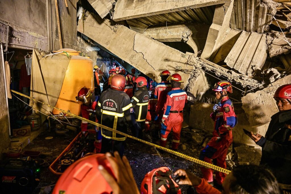 91 Pelajar Masih Terperangkap Dalam Runtuhan Sekolah Di Sidoarjo