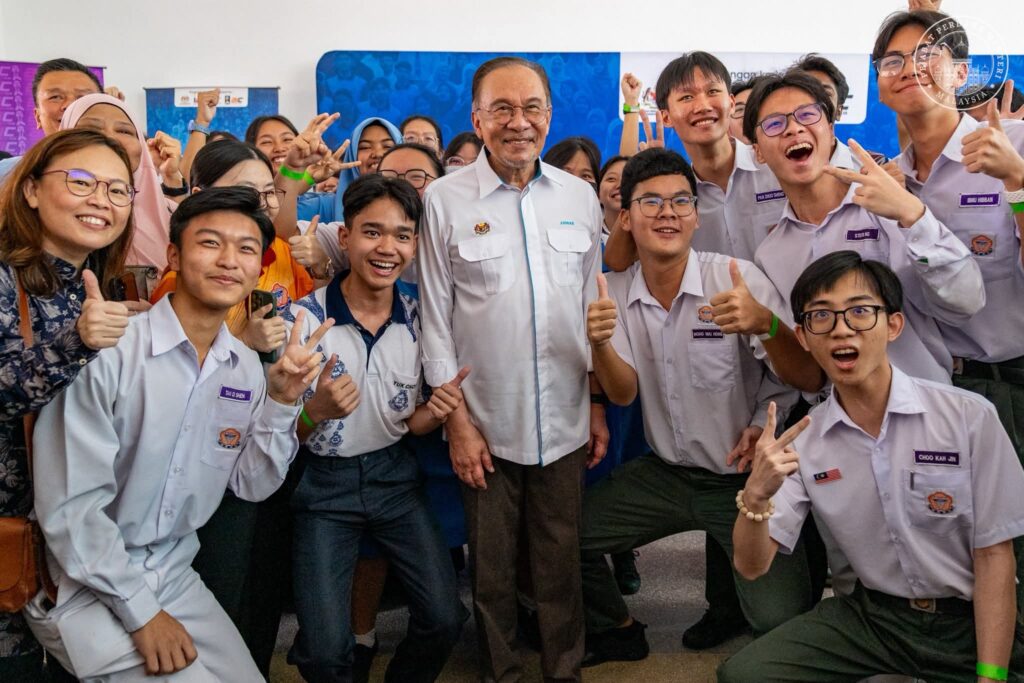 PM Seru Kecemerlangan Berakhlak Di ‘Seminar SPM Cemerlang: Saya Pelajar MADANI Cemerlang’