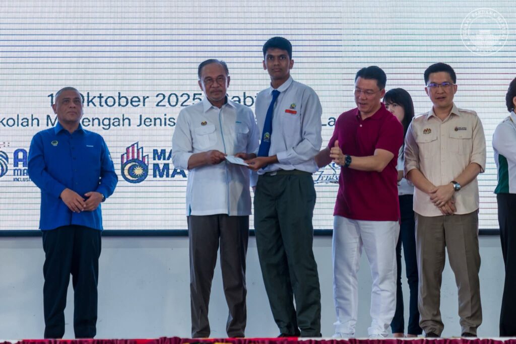 PM Sampaikan Sumbangan Kasih MADANI Deepavali 2025 Di Ipoh