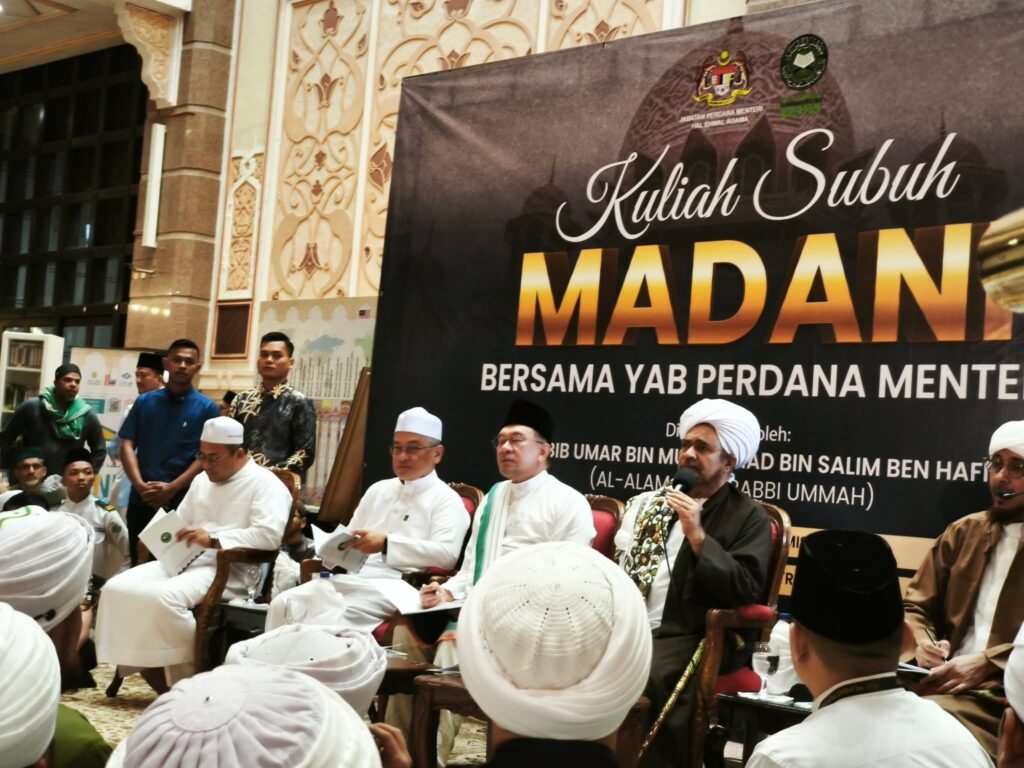 Kuliah Subuh MADANI Di Masjid Putra, Kehadiran Lebih 10,000 Jemaah Bersama PM