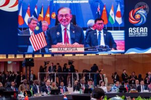 Sidang Kemuncak Asia Timur: Malaysia Teguh Pejuang Keamanan Serantau, Global – Anwar
