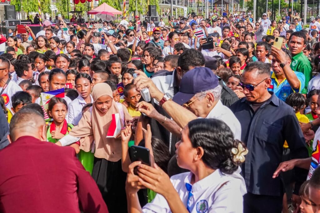 Ramos – Harta Diberi Sambutan Kebangsaan Selepas Diterima Sebagai Anggota ASEAN