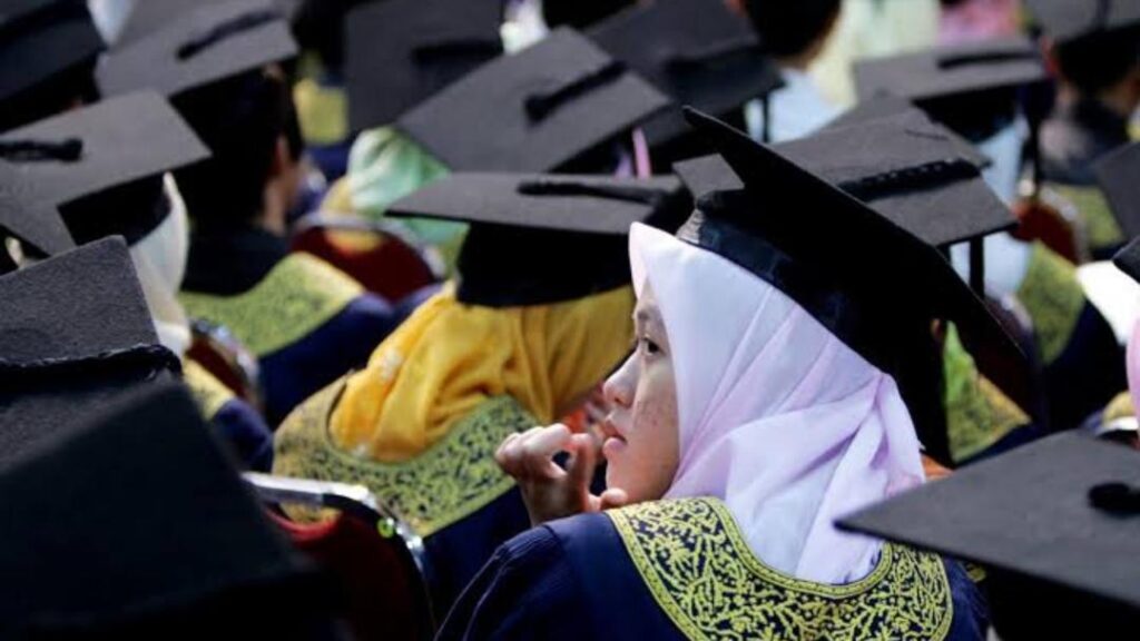 DOSM: Siswazah Cecah 5.98 Juta, Pengangguran Turun Kepada 3.2 Peratus