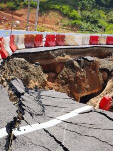 Laluan Gua Musang–Jelawang Ditutup Sepenuhnya Akibat Runtuhan Jalan