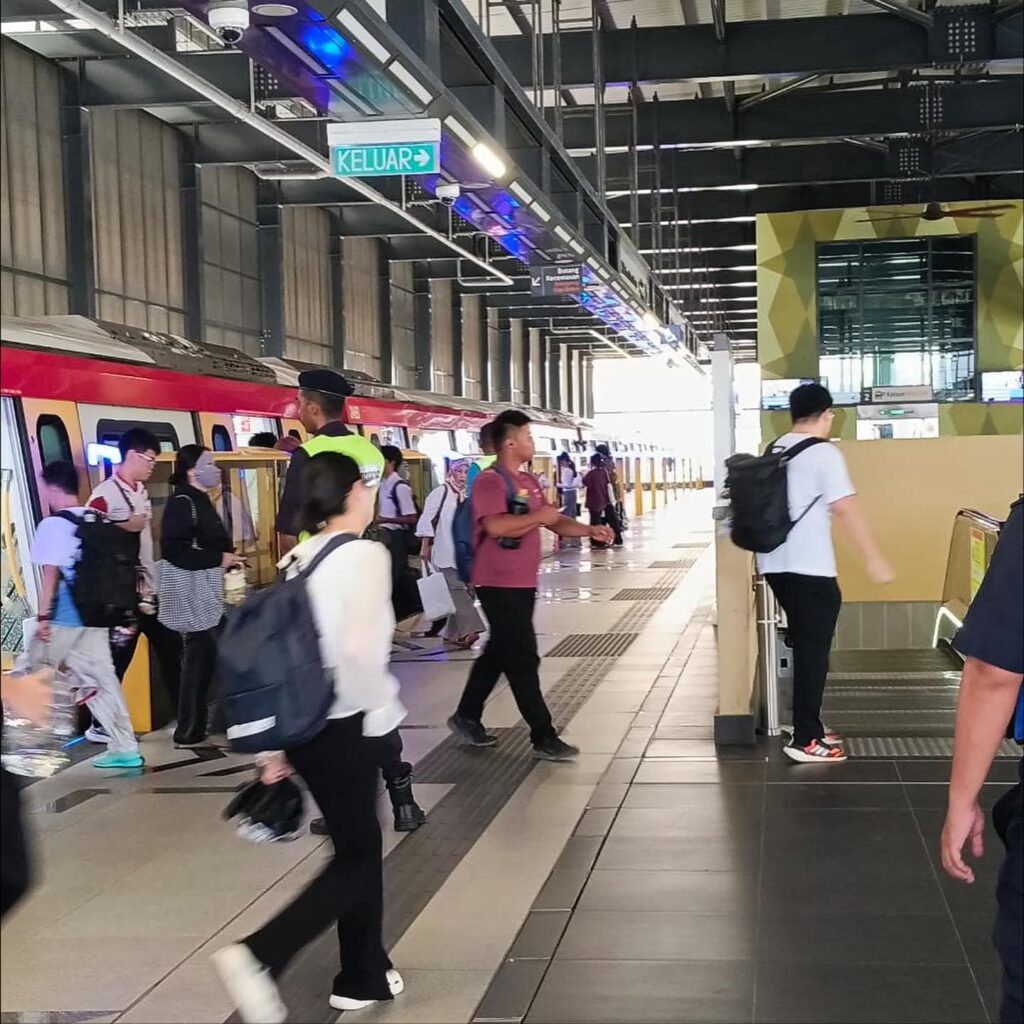 Gangguan Teknikal Jejas Laluan Monorel Di Stesen Medan Tuanku