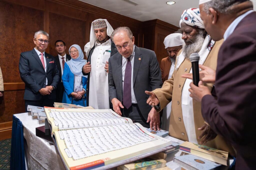 Anwar Libat Urus Bersama Pimpinan Islam Afrika Selatan, Sumbang Al-Quran
