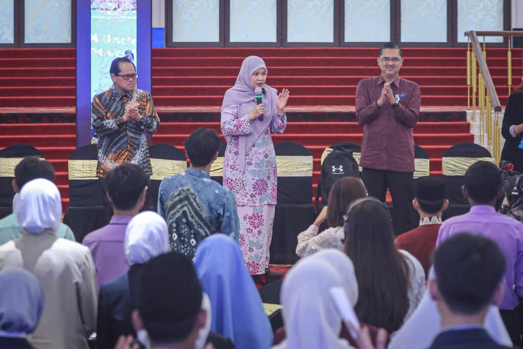 ‘Buat Yang Terbaik’, Pesan Fadhlina Kepada 413,372 Calon SPM 2025