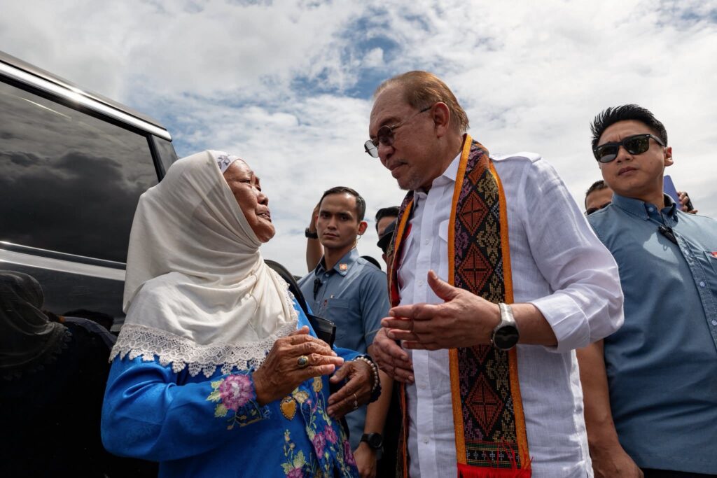 Warga Emas Sebak Dapat Ketemu PM Selepas Lebih 40 Tahun Menanti