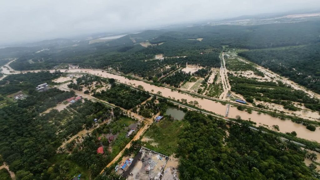 Paras Air Sungai Di Beberapa Negeri Capai Tahap Waspada, Amaran Dan Bahaya