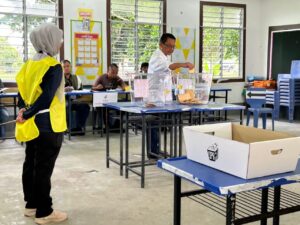 Pengerusi PKR Sabah Selesai Mengundi Di Tempasuk, Seru Rakyat Keluar Awal