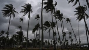 Amaran Angin Kencang, Laut Bergelora: Perairan Negara Dijangka Terus Bergolak Hingga Sabtu