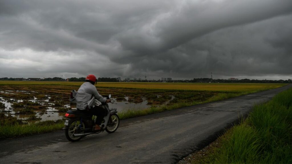 Ribut Tropika Senyar Melemah, Namun Cuaca Buruk Dijangka Berlarutan Hingga Sabtu
