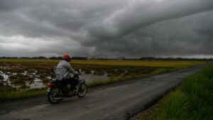 Ribut Tropika Senyar Melemah, Namun Cuaca Buruk Dijangka Berlarutan Hingga Sabtu