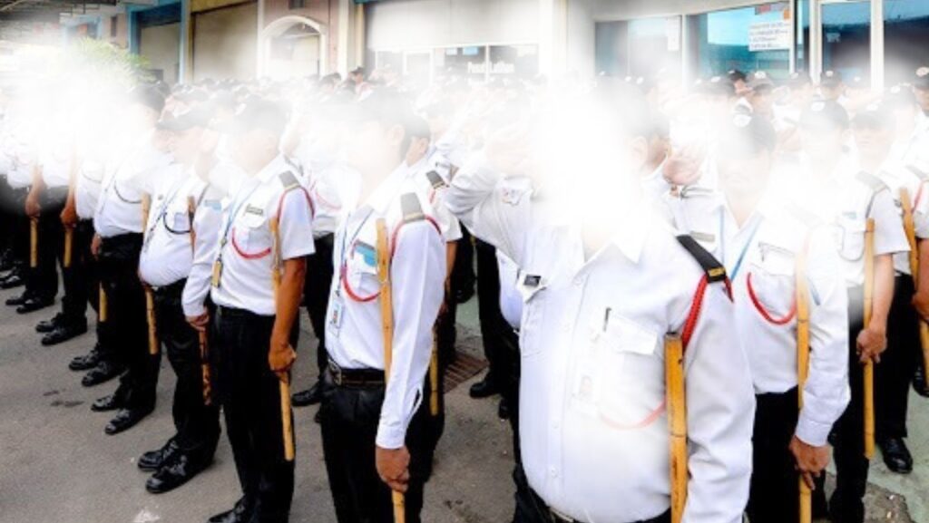 ‘Guard’ warga asing didakwa berat sebelah, aniayai peniaga tempatan