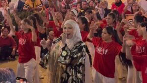 ‘Ahai’ bawa Siti Nordiana busking di Bukit Bintang