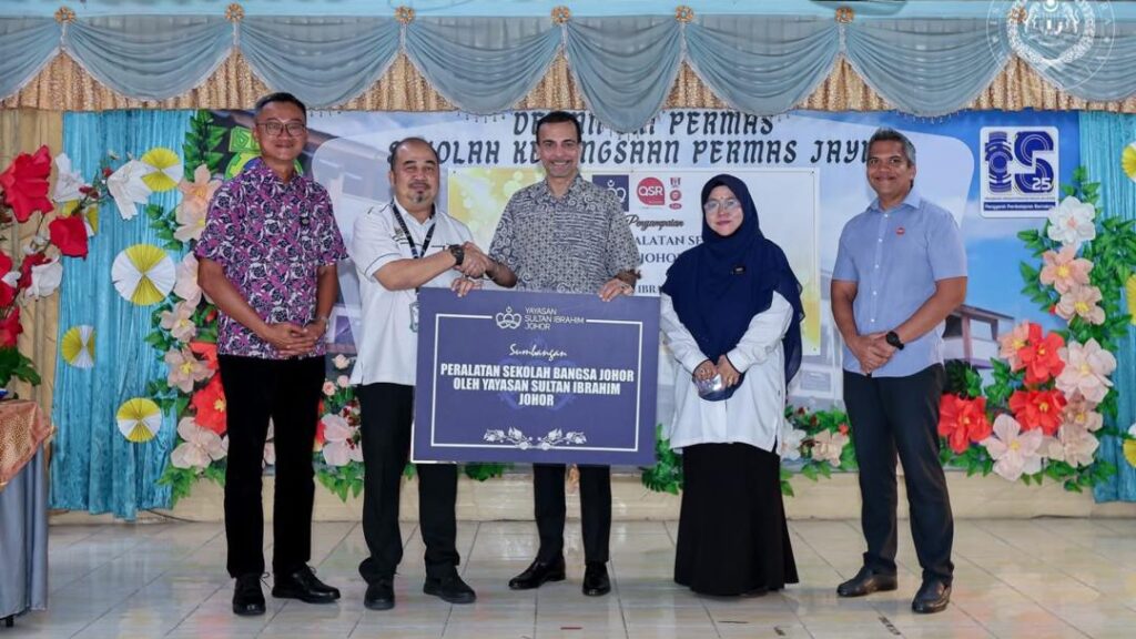 YSIJ Sumbang 500 Peralatan Sekolah Kepada Murid Pasir Gudang