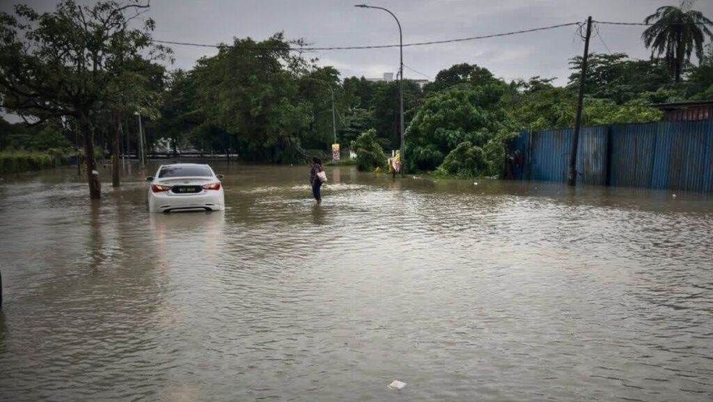 Banjir: Shah Alam, Klang mula dinaiki air