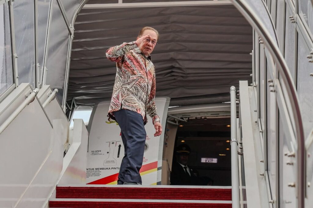 Anwar Tiba Di Singapura Sempena Pemukiman Malaysia-Singapura Ke-12