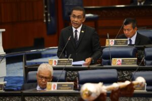 Dewan Rakyat Tangguh Usul Gantung Takiyuddin