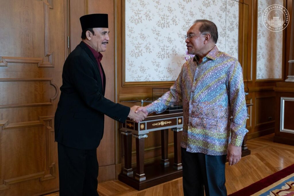 Anwar Bincang Hala Tuju Industri Filem Bersama Yusof Haslam